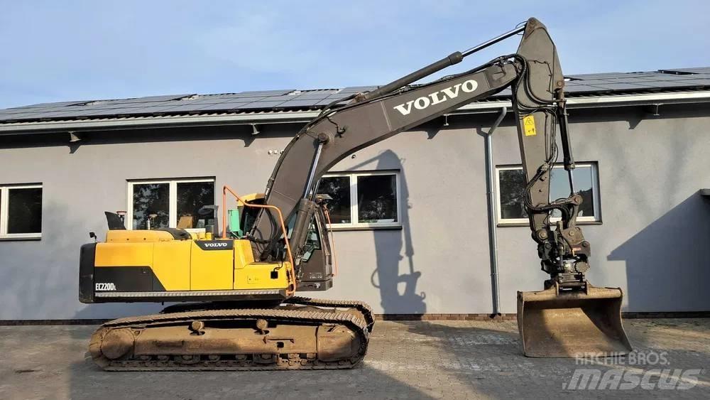 Volvo EC 220 DL حفارات زحافة