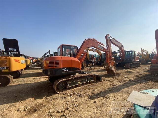 Doosan DX80 حفارات صغيرة أقل من 7 طن (حفارات صغيرة)