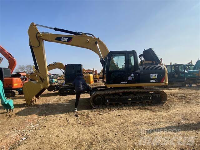 CAT 318D2 حفارات زحافة