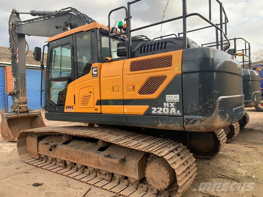 Hyundai HX220A L حفارات زحافة
