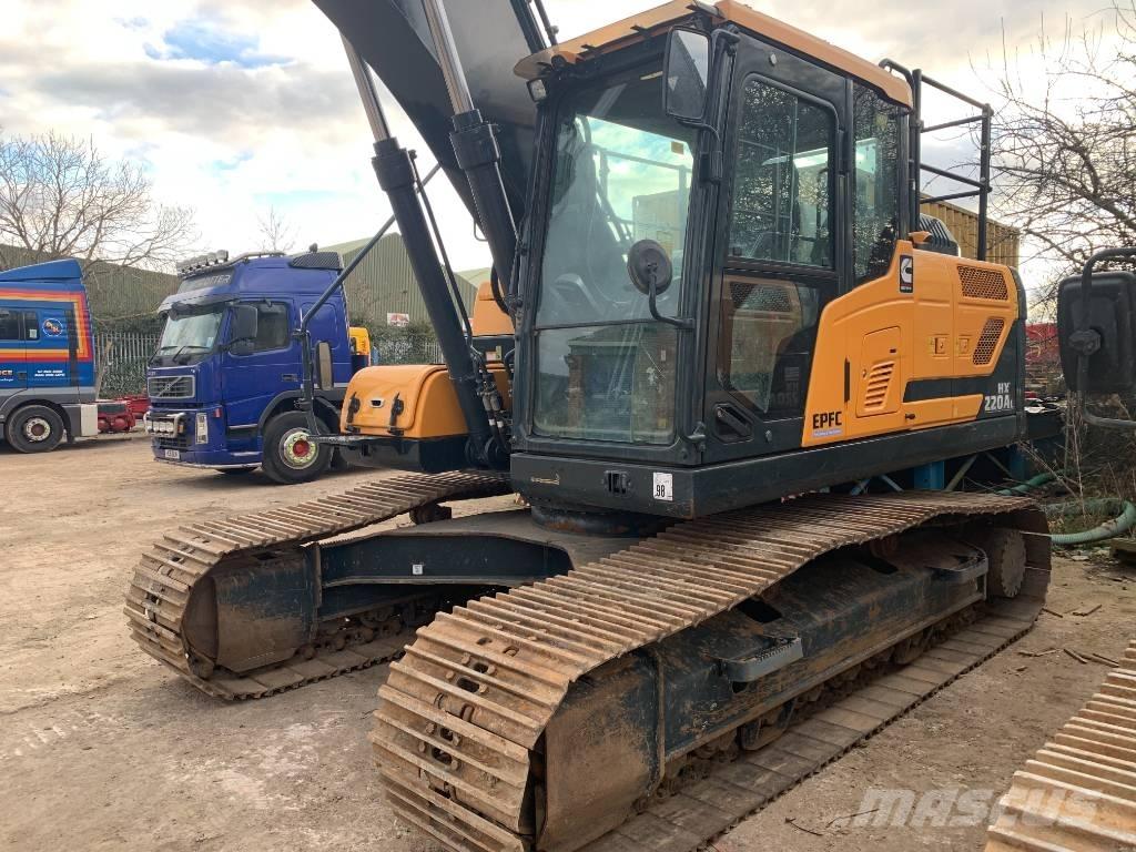 Hyundai HX220A L حفارات زحافة