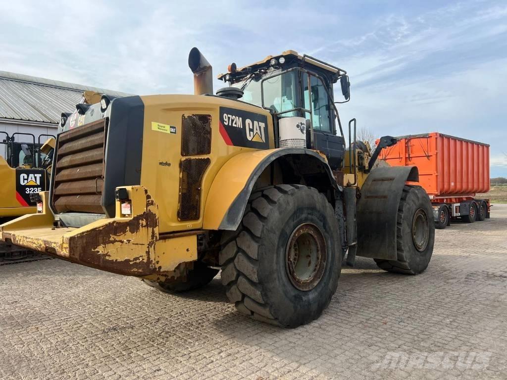 CAT 972 M لوادر بعجل