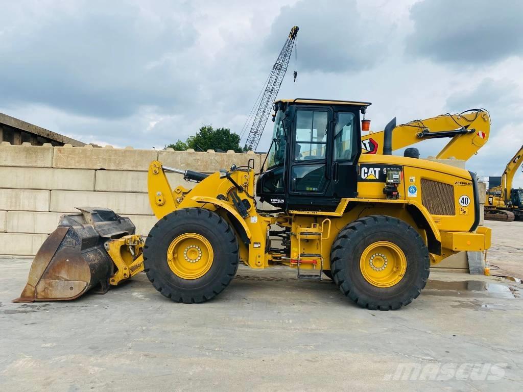 CAT 926m لوادر بعجل