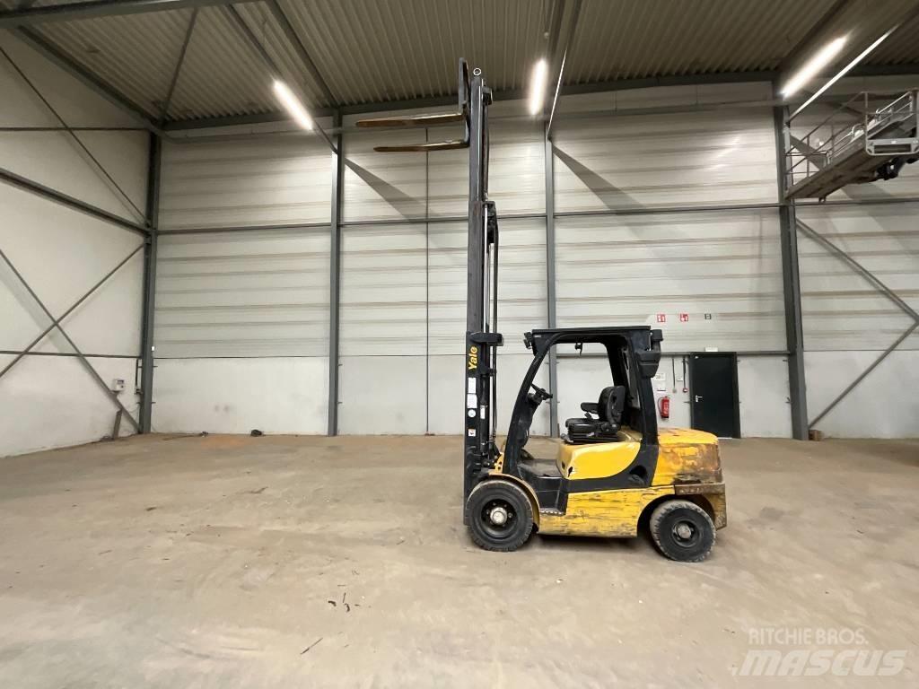 Yale GDP 35 VX شاحنات الديزل