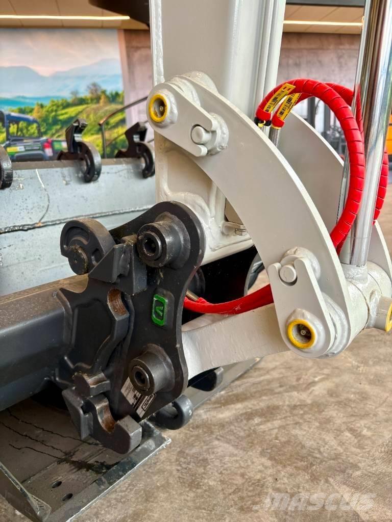 Takeuchi TB 225 حفارات صغيرة أقل من 7 طن (حفارات صغيرة)