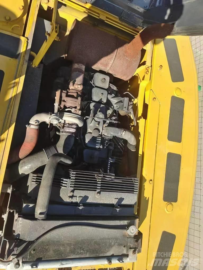 Komatsu PC 220 حفارات زحافة