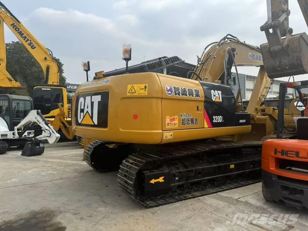 CAT 320 D L حفارات زحافة