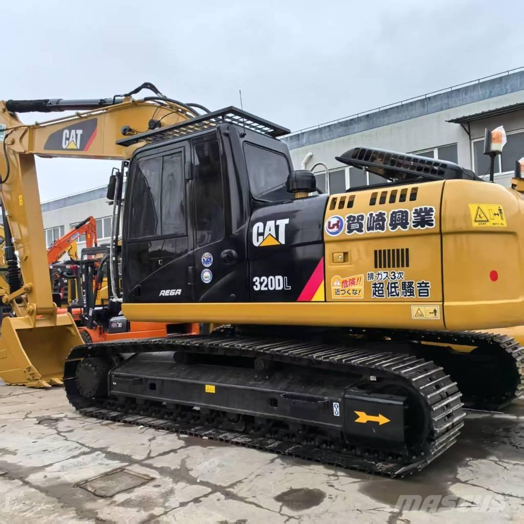 CAT 320 D L حفارات زحافة