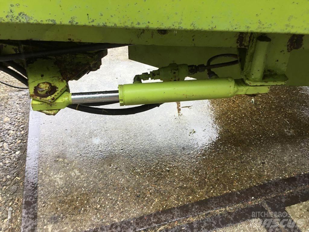 CLAAS MARKANT 65 محزمات مربعة