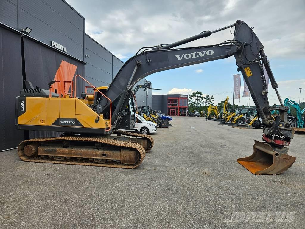 Volvo EC 250 EL حفارات زحافة