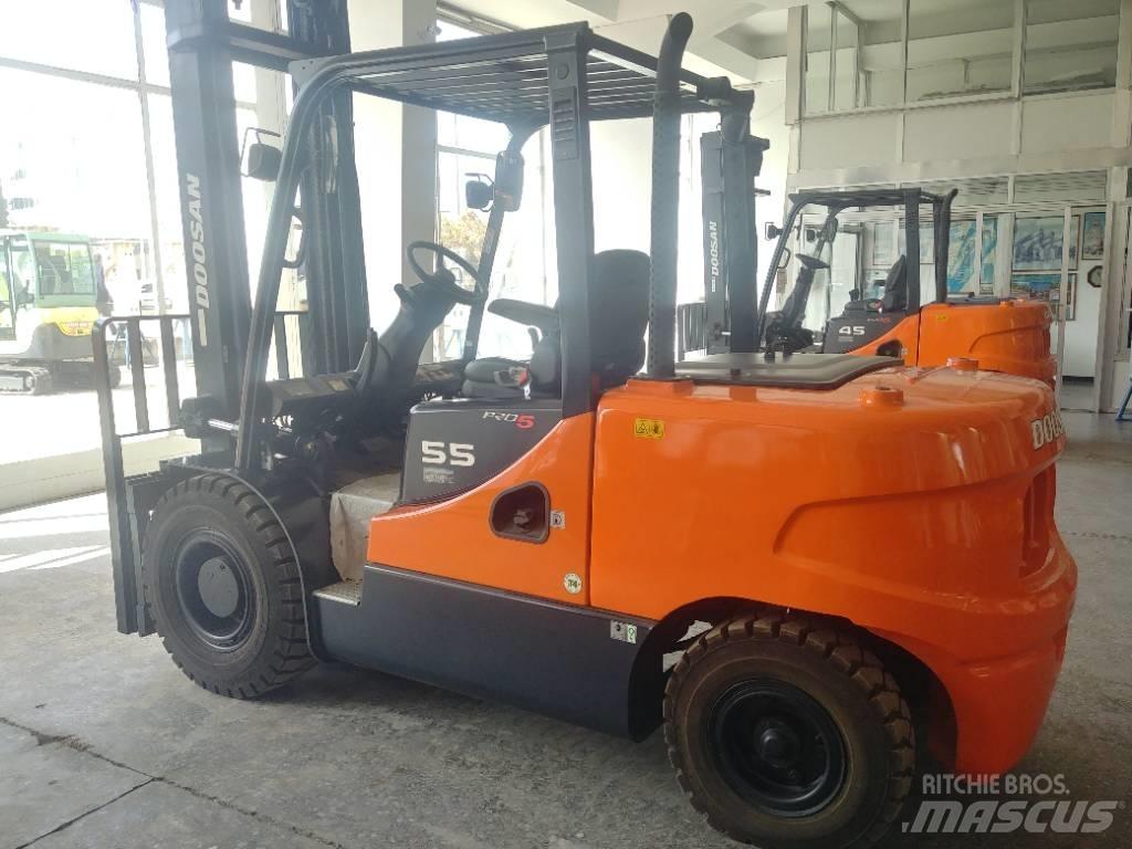 Doosan D55 SC-5 شاحنات الديزل