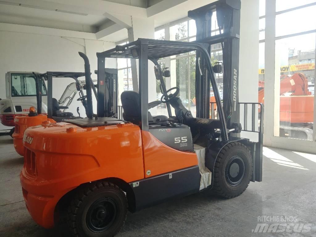 Doosan D55 SC-5 شاحنات الديزل