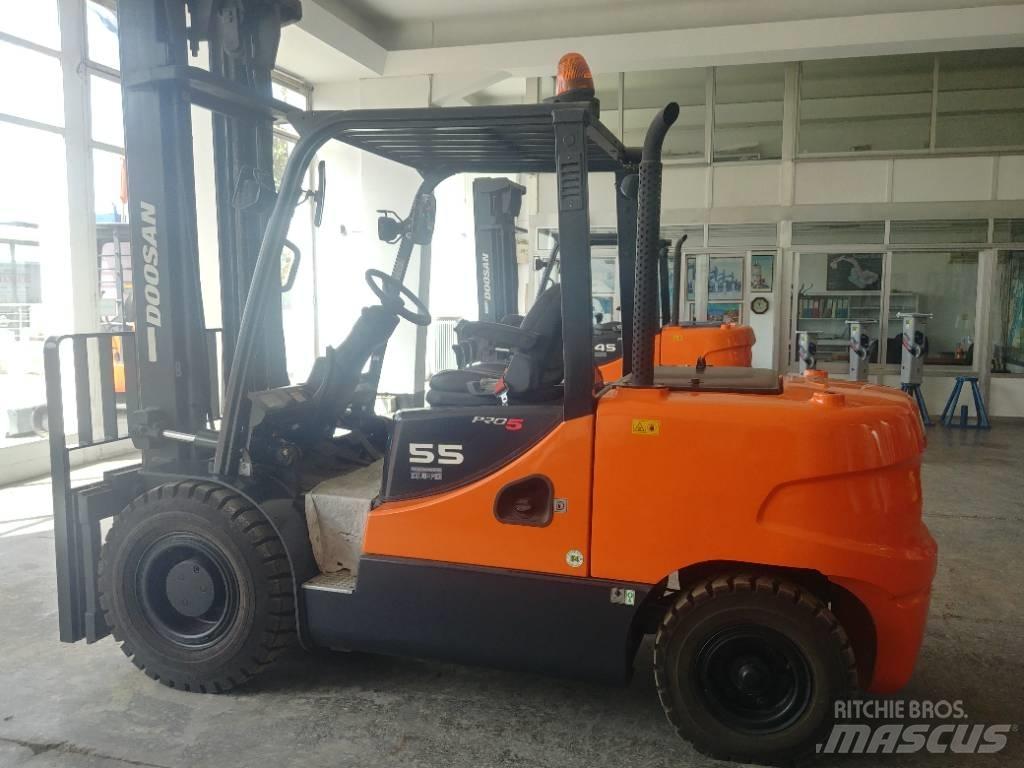Doosan D55 SC-5 شاحنات الديزل