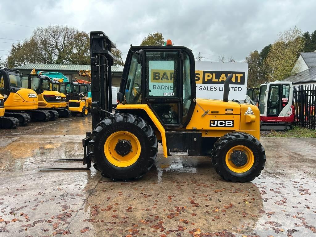 JCB 930 RTFL شاحنات الطرق الوعرة