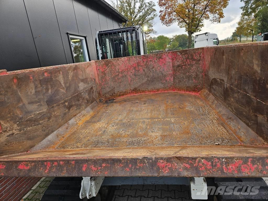 Takeuchi TCR50-2 عربات نقل قلابة مجنزرة