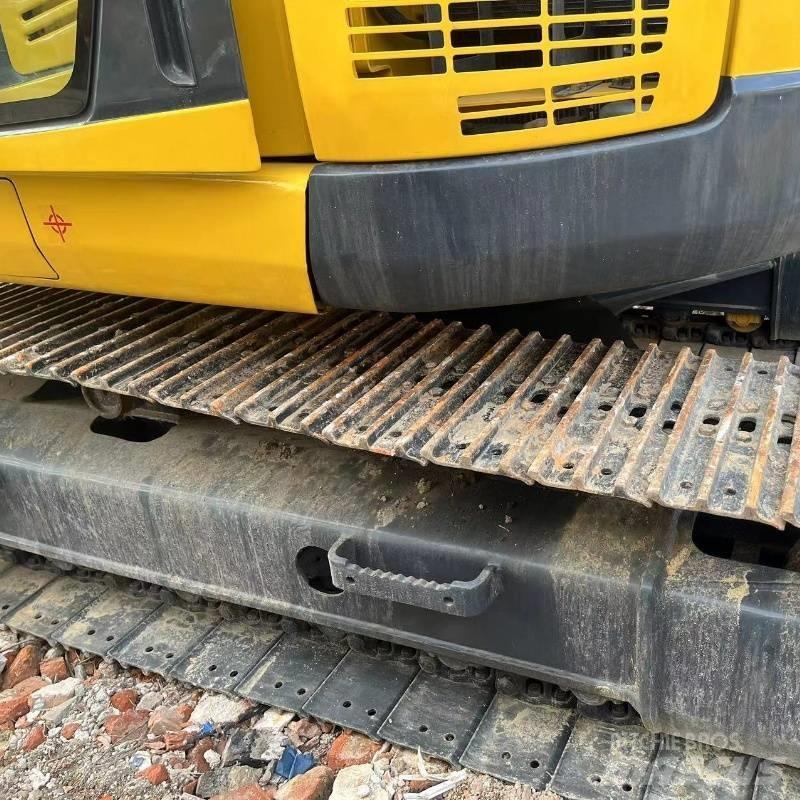 Komatsu PC 138 حفارات زحافة