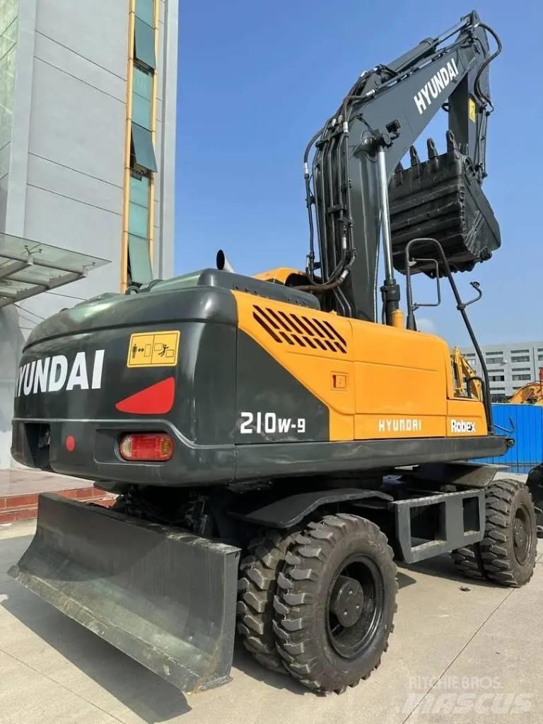 Hyundai R210W-9 حفارات بعجل