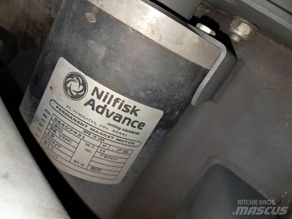 Nilfisk BR1050CS كاسحات داخلية