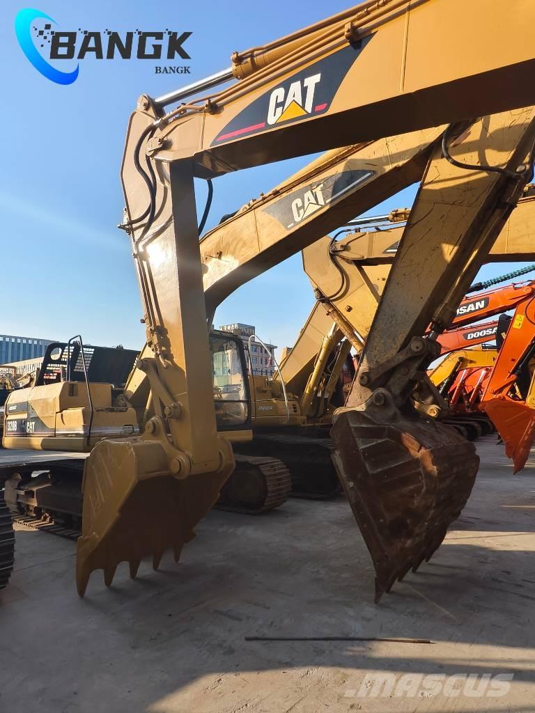 CAT 320 B حفارات زحافة
