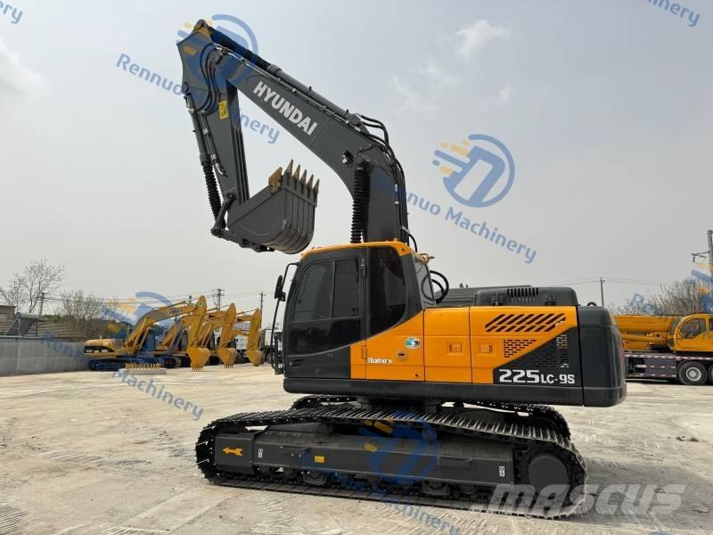 Hyundai 225 LC-9S حفارات زحافة