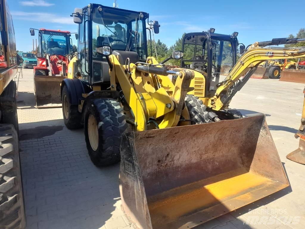CAT 908M لوادر بعجل