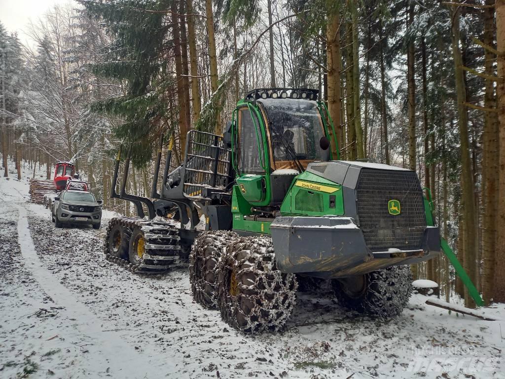 John Deere 1010 G شاحنات