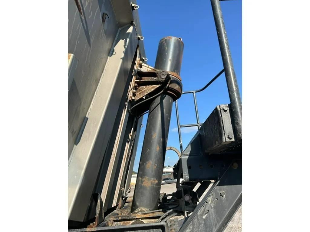 Schwarzmüller HKS 2 مقطورات قلابة