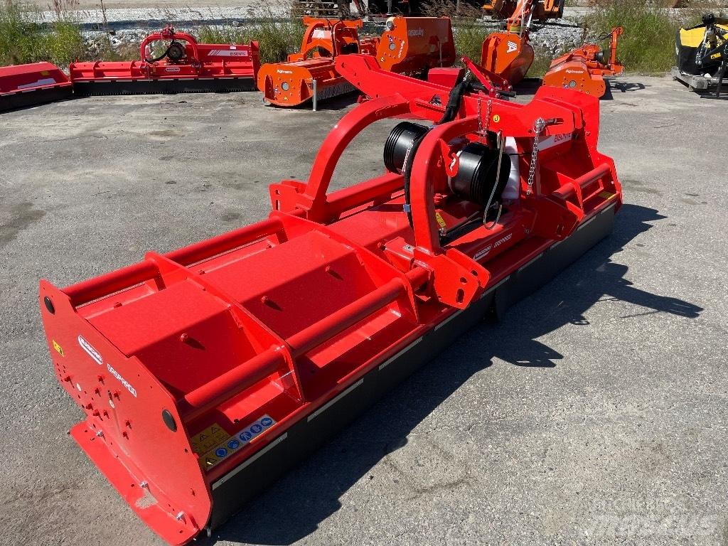 Maschio Bisonte 300 جزازات وأغطية المراعي