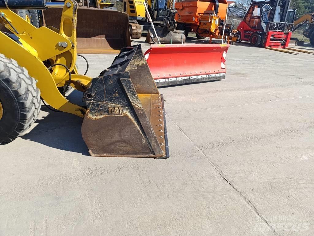 CAT 907 H 2 لوادر بعجل
