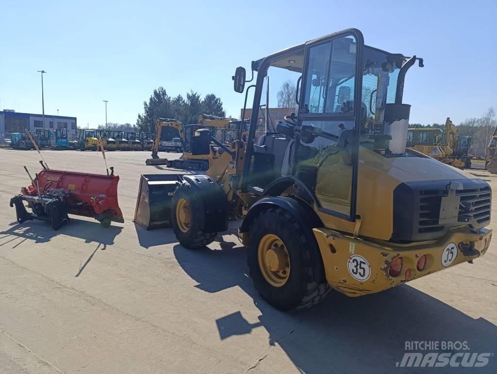 CAT 907 H 2 لوادر بعجل