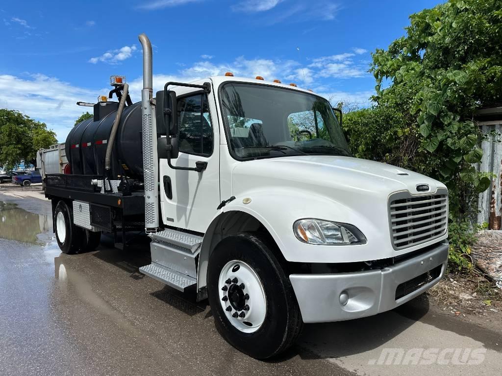 Freightliner M2 شاحنات مزدوجة / خلخلة