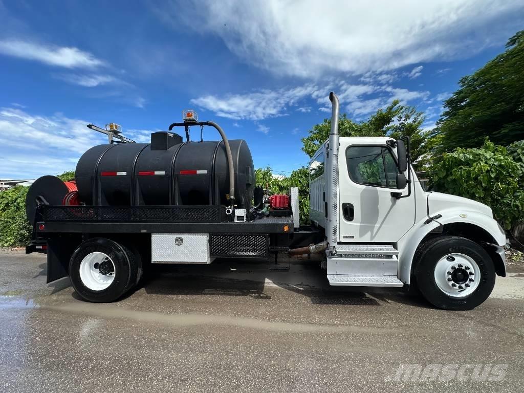 Freightliner M2 شاحنات مزدوجة / خلخلة