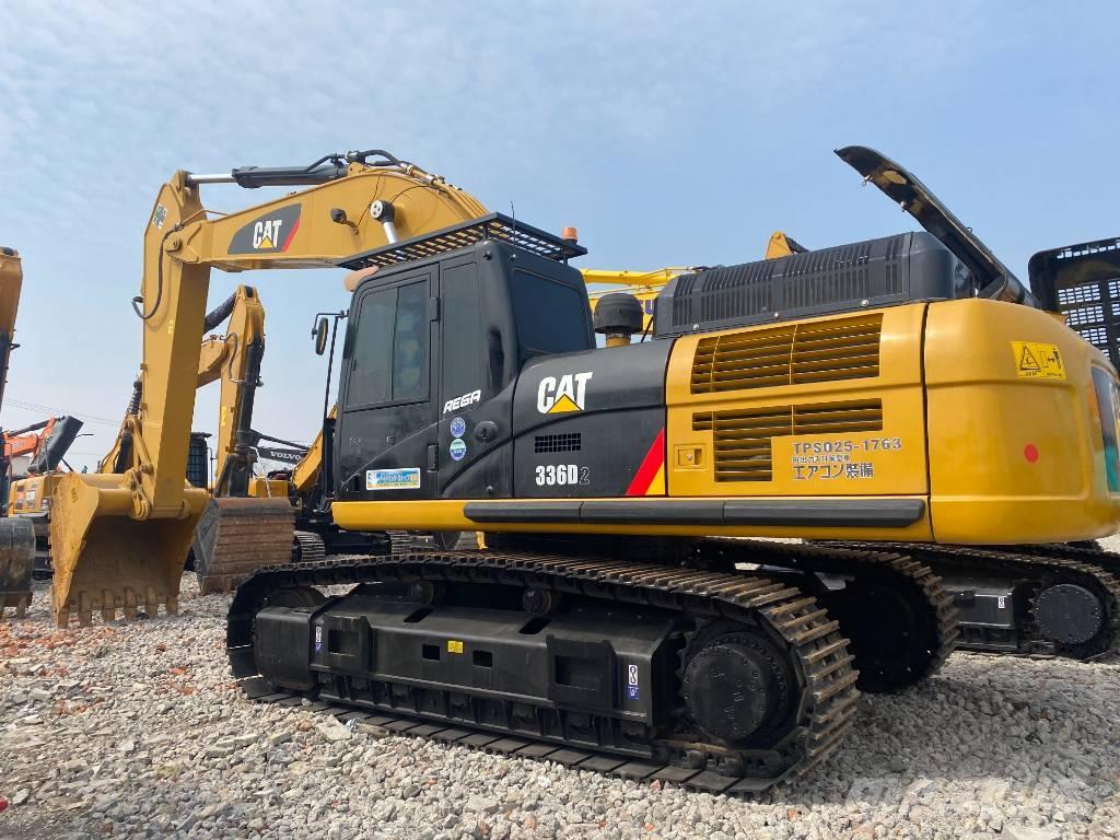 CAT 336 حفارات زحافة