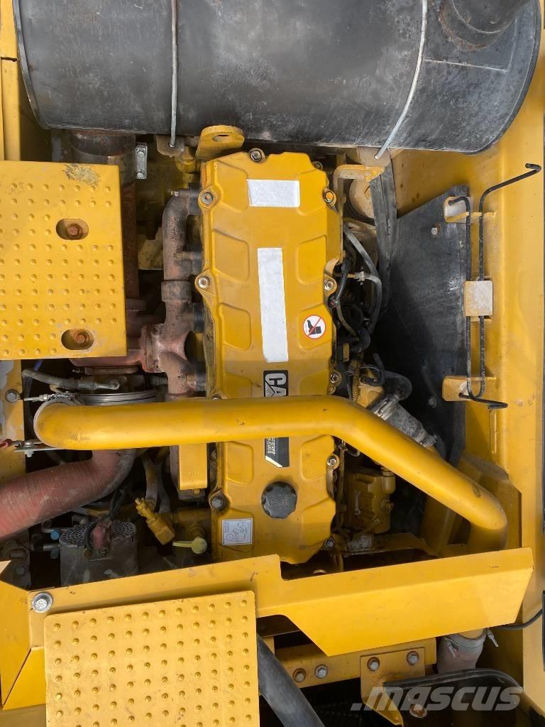 CAT 336 حفارات زحافة