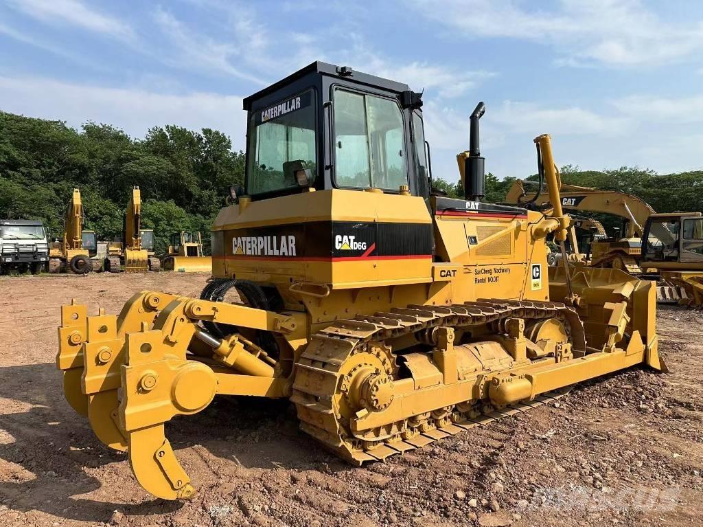 CAT D 6 G بلدوزرات مجنزرة