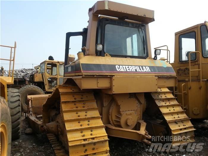 CAT D 6 R بلدوزرات مجنزرة