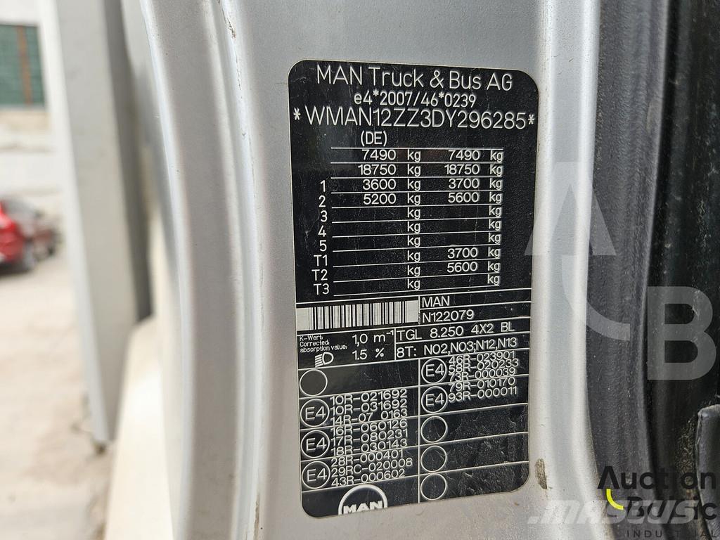 MAN TGL8.250 شاحنات بغطاء جانبي