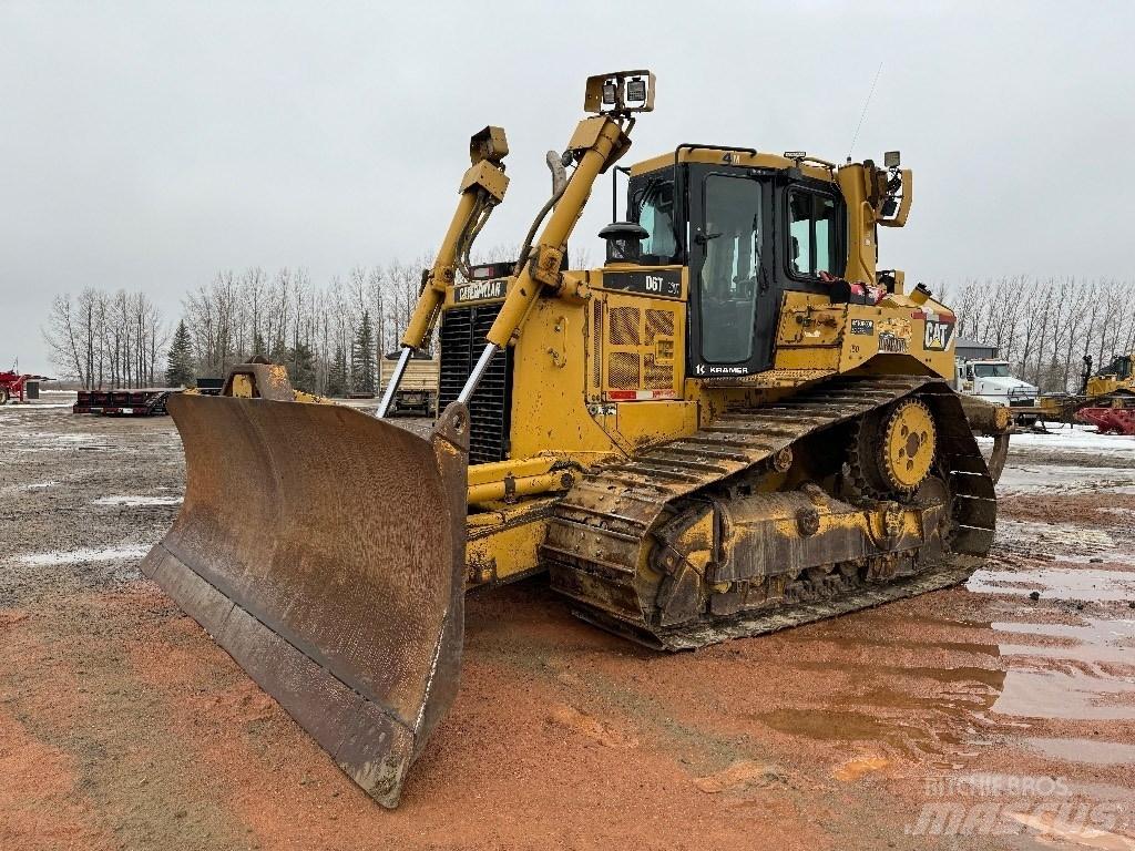 CAT D 6 T XW بلدوزرات مجنزرة