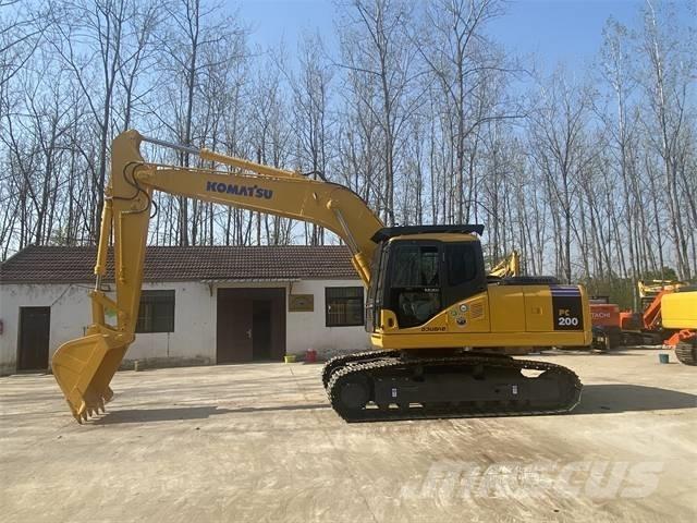 Komatsu PC200-7 حفارات زحافة