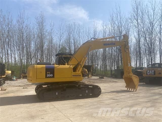 Komatsu PC200-7 حفارات زحافة