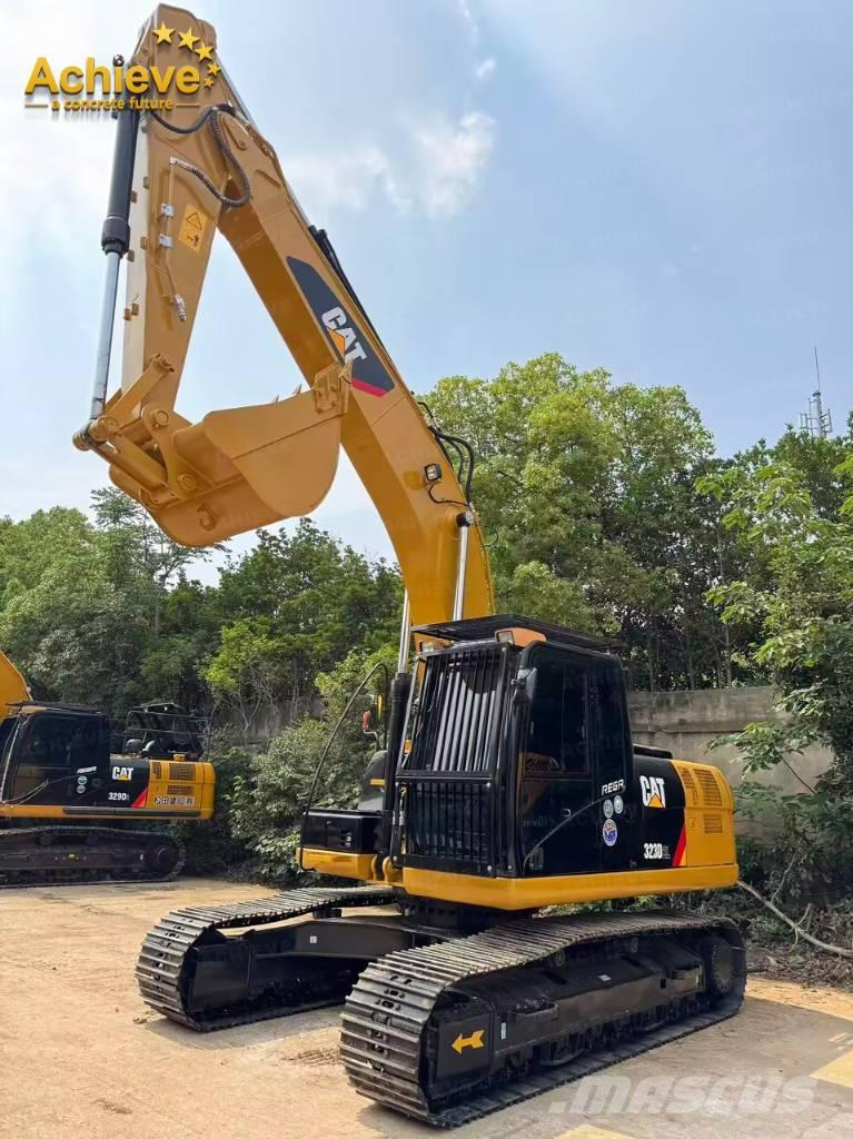 CAT 323D2L حفارات زحافة