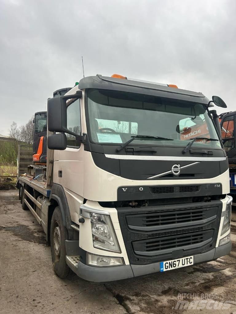 Volvo FM 11 330 شاحنات مسطحة / أوناش