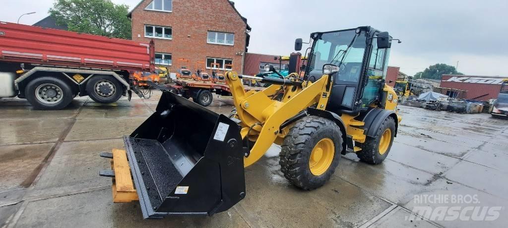 CAT 908M لوادر بعجل