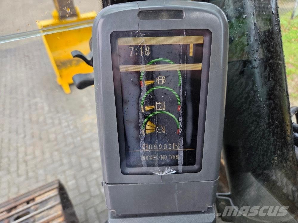 CAT 323DL حفارات زحافة