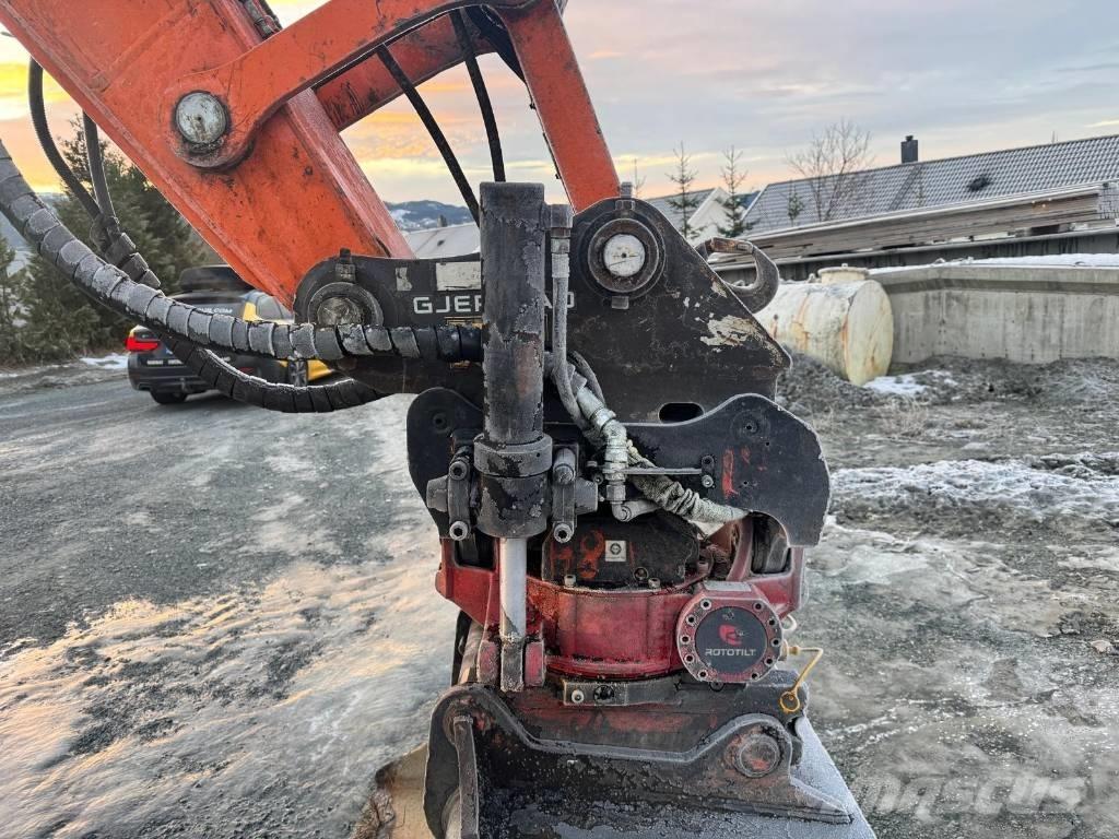 Doosan DX 140 W حفارات بعجل