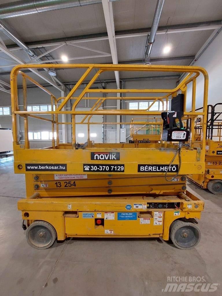 Haulotte Compact 10 رافعات مقصية الشكل