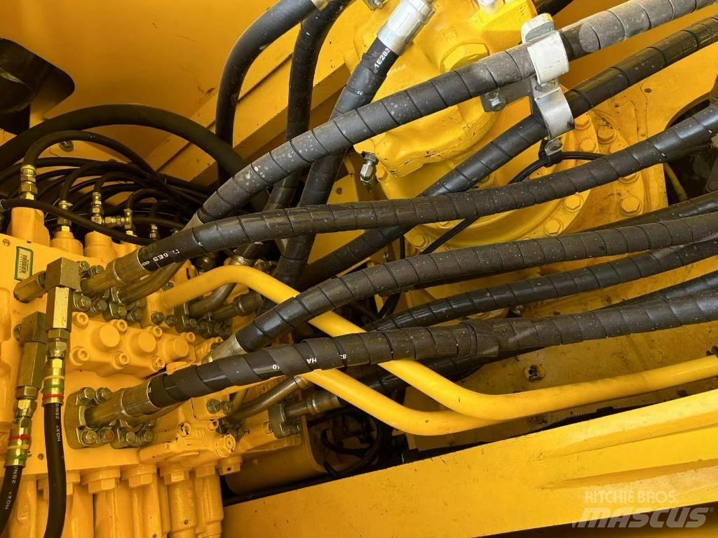 Komatsu 240-8 حفارات زحافة
