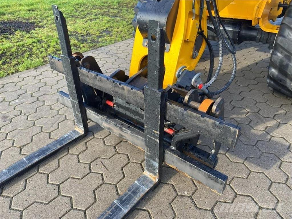 JCB TM 220 - 40 KM/H معدات مناولة لأغراض الزراعة