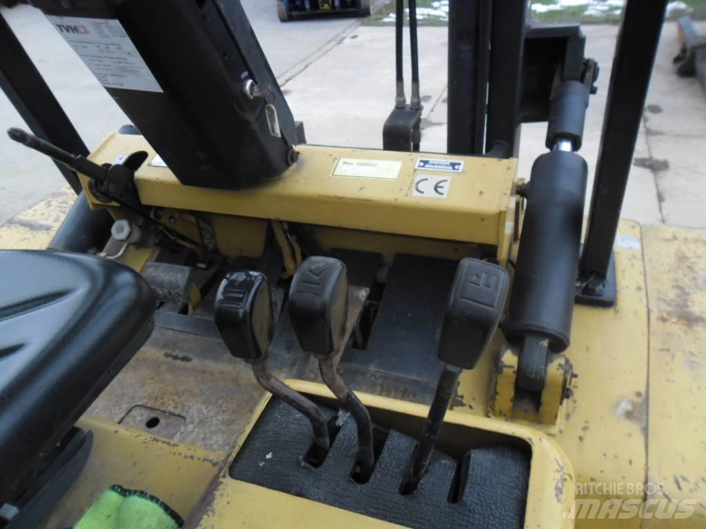 Daewoo Doosan D 40S شاحنات الديزل