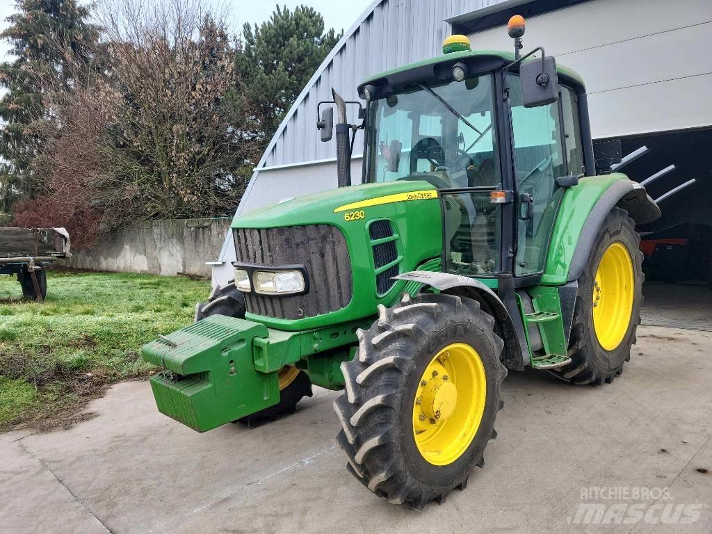 John Deere 6230 STD الجرارات
